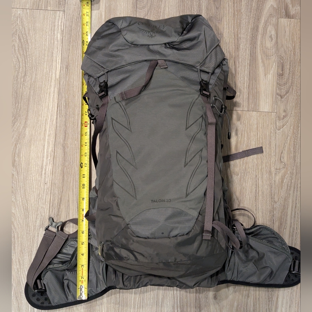 OSPREY Talon 33 Backpack in Dark Gray